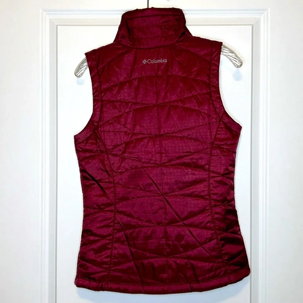 Columbia Women’s Boston College Omni-Heat Puffer Vest Great condition size XS - Picture 5 of 11